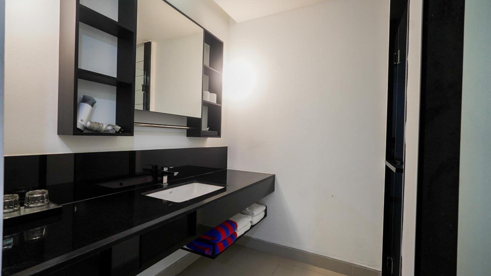 Marina House Muaythai Ta-Iad Phuket Chalong Dış mekan fotoğraf